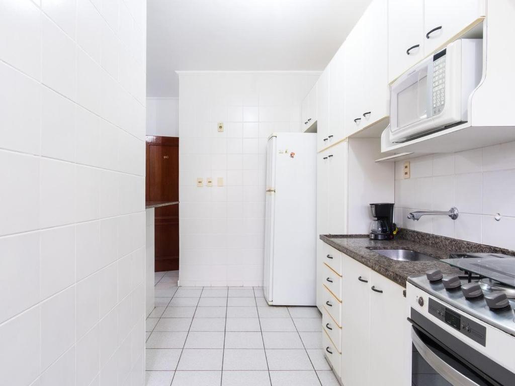 Apartamento Espacoso Com Ar Condicionado E Wi-Fi, A 100 Metros Da Praia - Edificio Estoril Ubatuba Zewnętrze zdjęcie